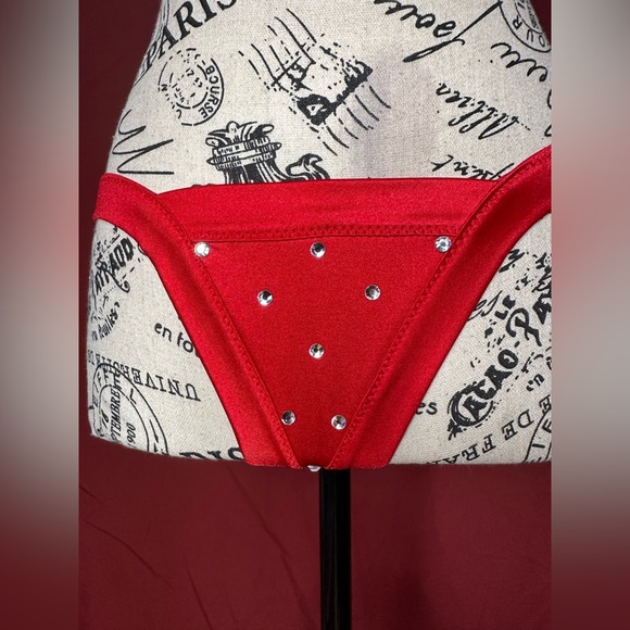 Red Lingerie Set with Rhinestones - Picture 2 of 4